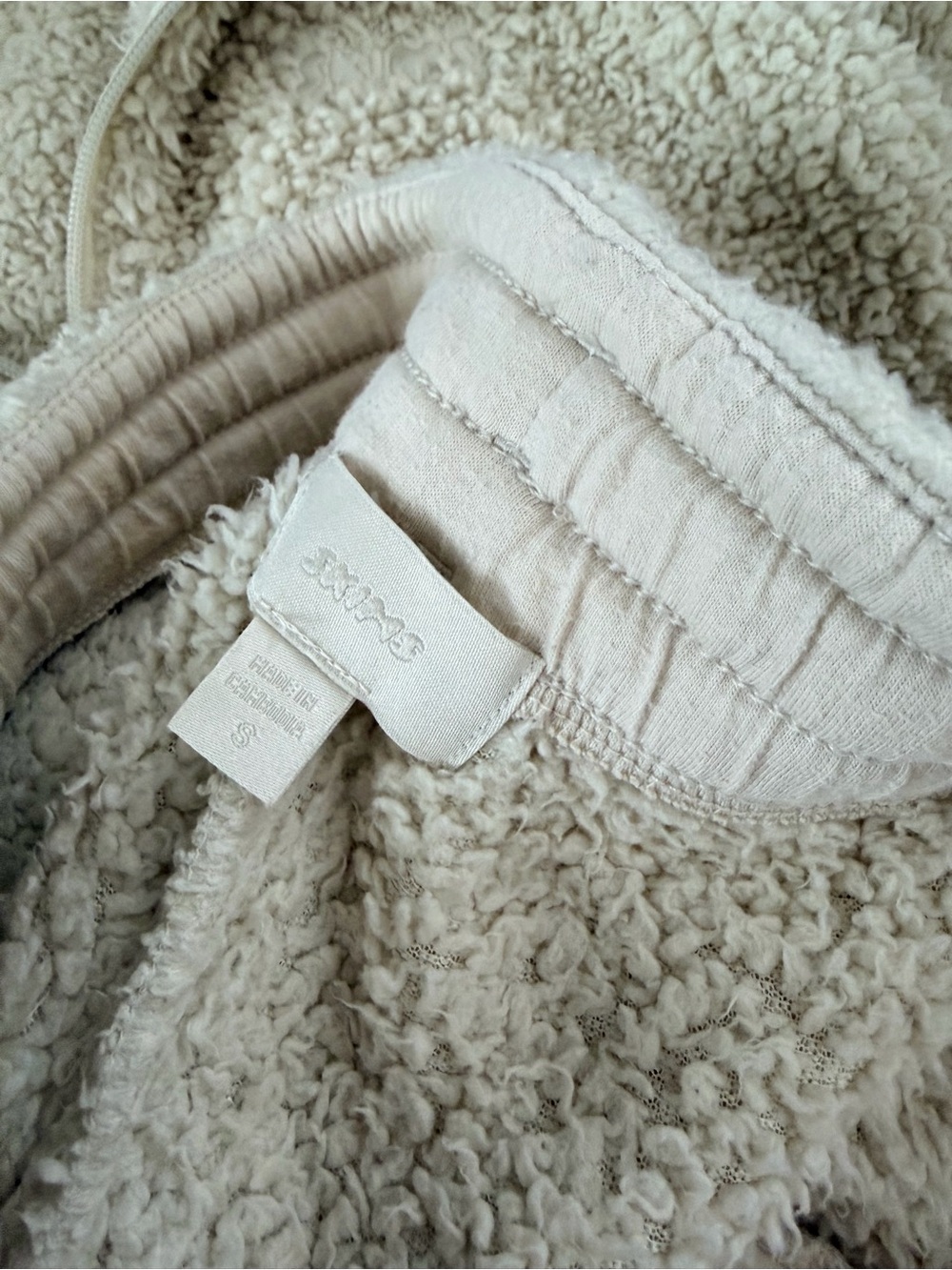 SKIMS Teddy Cream Fleece Zip Crop Sweater & Jogger Set - Picture 6 of 8